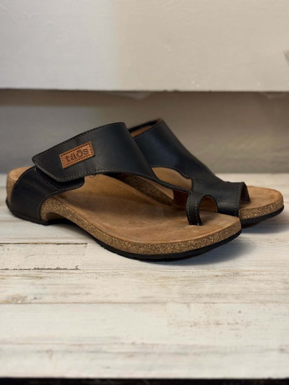 Taos Footwear size 10 I wear 8 8.5 and they fit me.